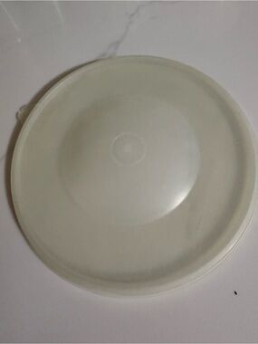 Tupperware replacement lid for salad keeper